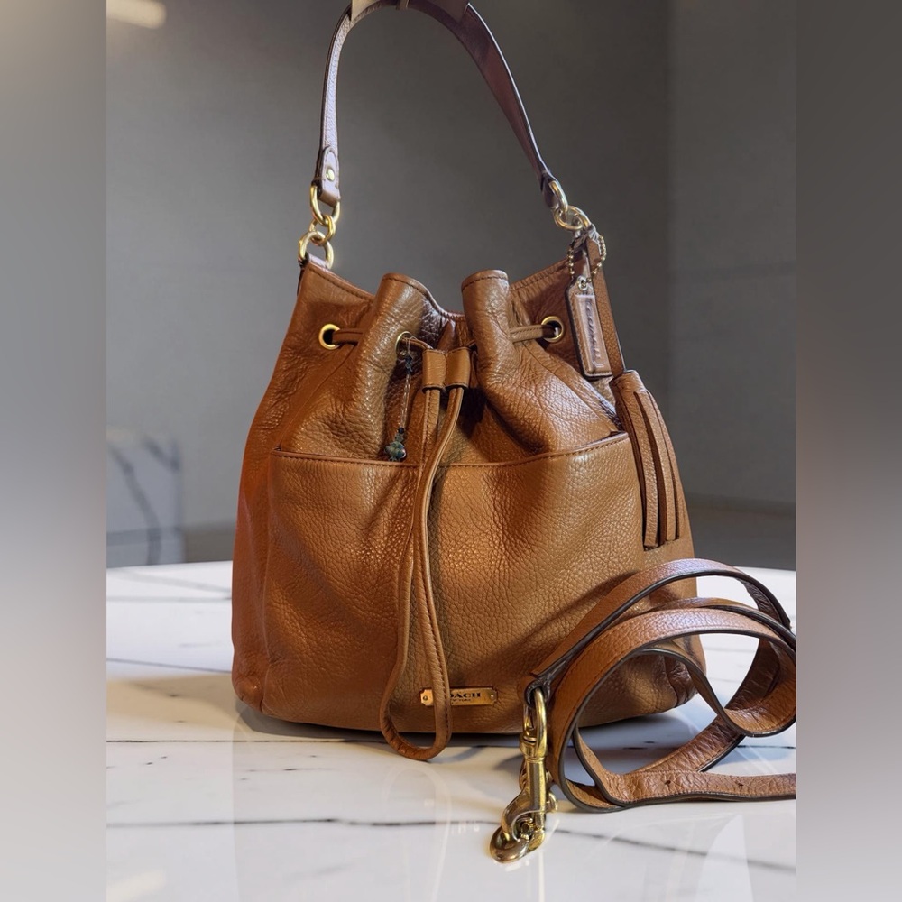 ❌❌❌SOLD SOLD SOLDCoach Avery Tan Peopled Bucket Bag